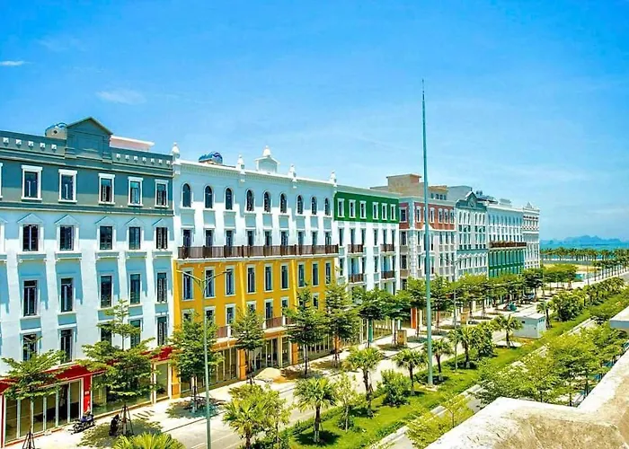 Khách sạn Holiday Hotel Hạ Long