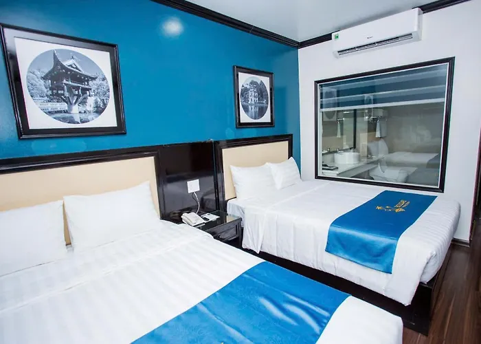 Holiday Hotel Khách sạn *