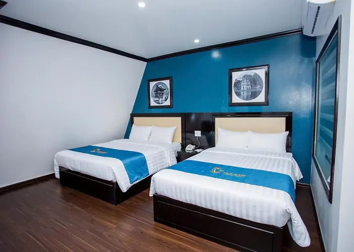 Khách sạn Holiday Hotel Hạ Long