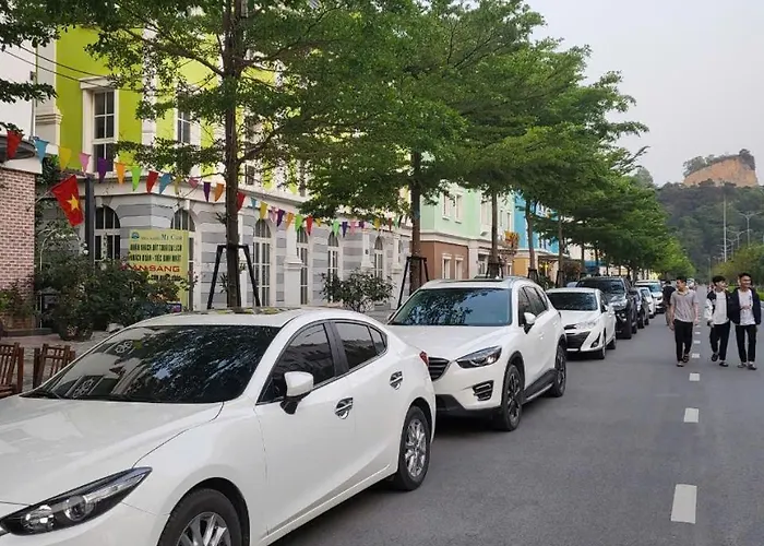 Khách sạn Holiday Hotel