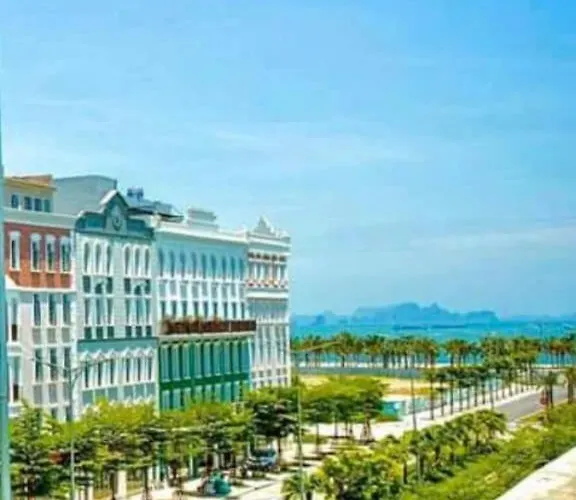 Khách sạn Holiday Hotel *