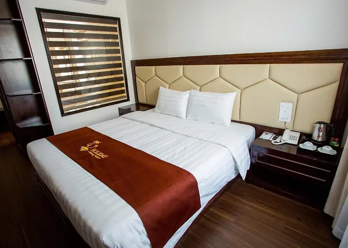 Holiday Hotel * Hạ Long