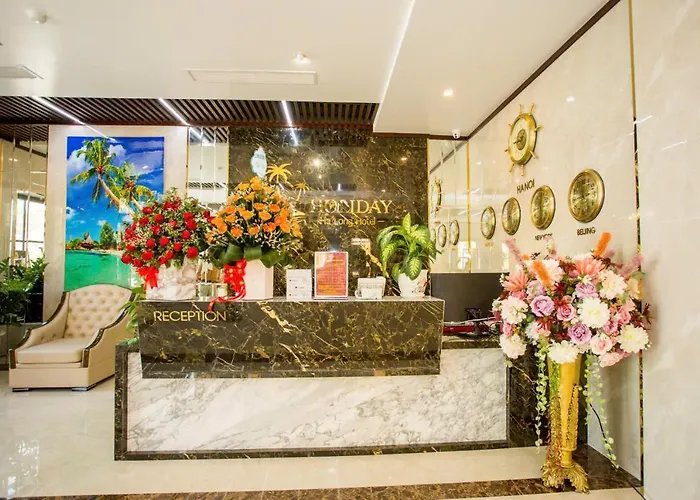 Khách sạn Holiday Hotel