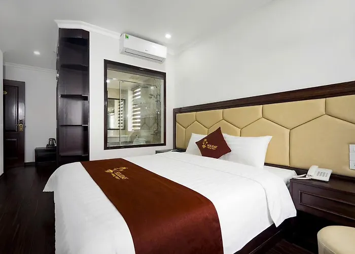 Holiday Hotel Khách sạn *